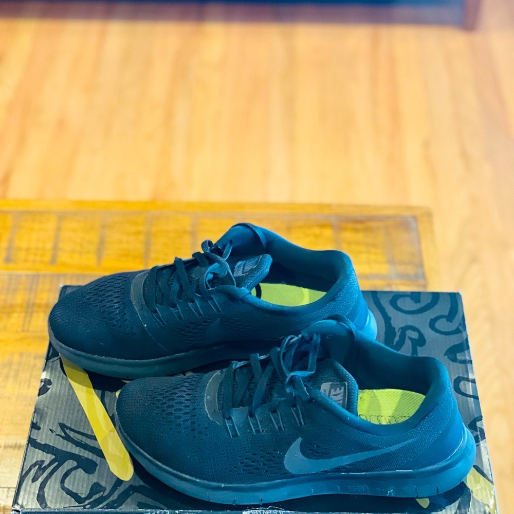 Nike Women Free Rn 2017 running shoes. Size 7